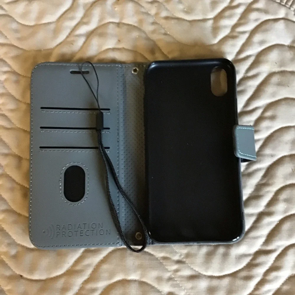 SafeSleeve Anti-Radiation RFID Blocking Gray Wallet Case w/ Wrist Strap